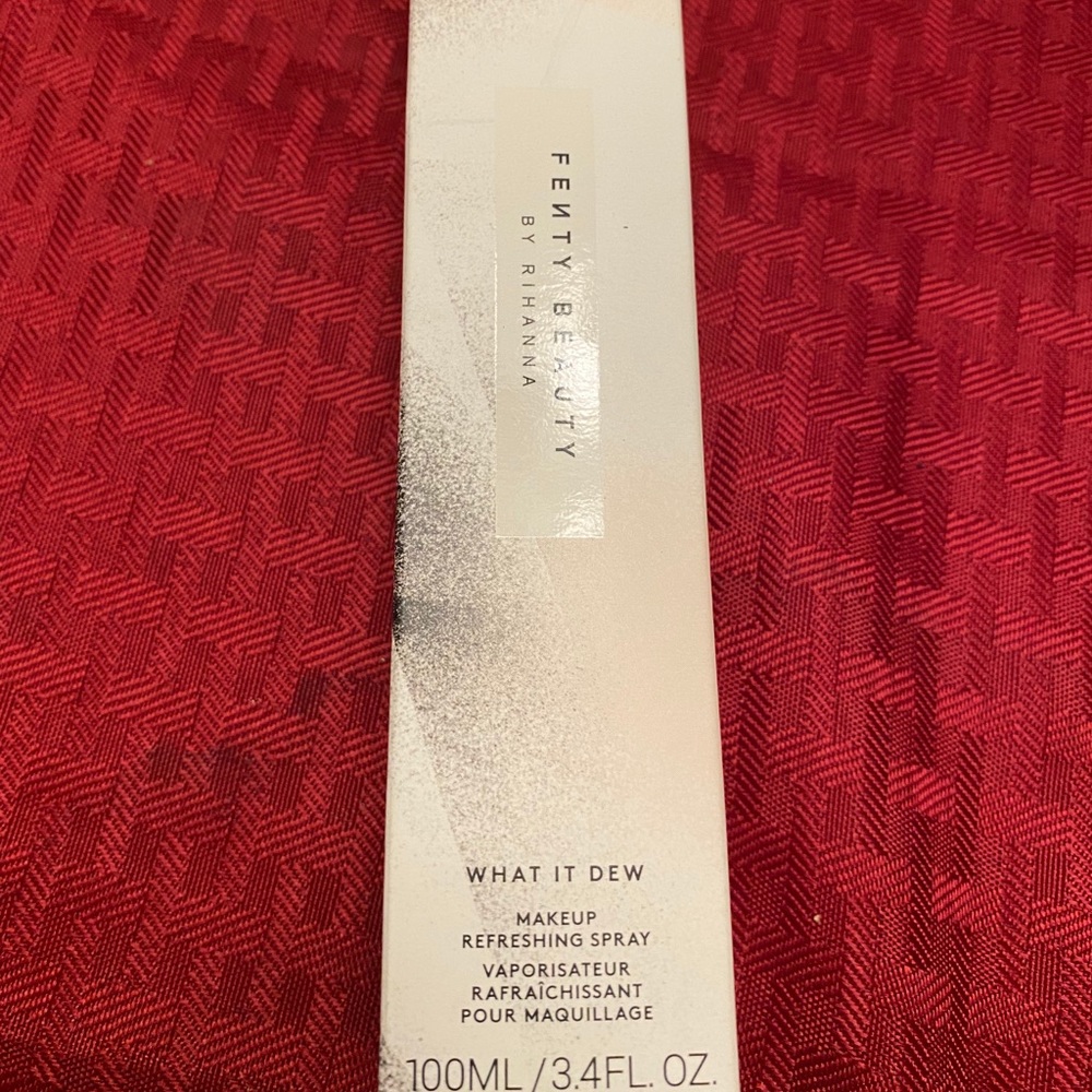 Fenty Beauty Makeup Refresh Spray